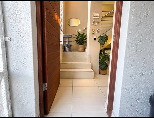2 BEDROOM TOWNHOUSE FOR SALE IN VILLIERIA